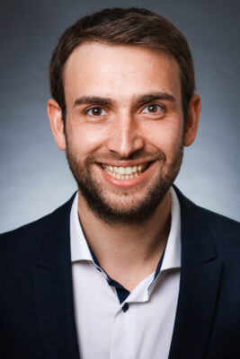 Headshot of Henrik Renner